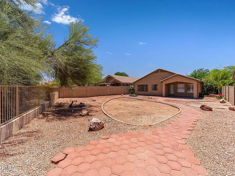17534 W Coyote Trail Dr — Photo 30