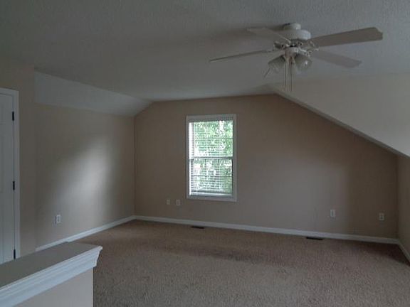 3rd image of 284 Harold Dr