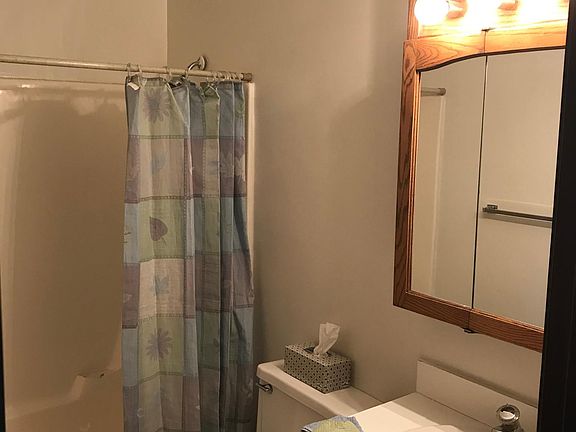 4th image of 563 Parkview Ln APT 1
