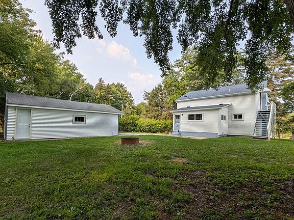 3rd image of 50730 Fairchild Rd