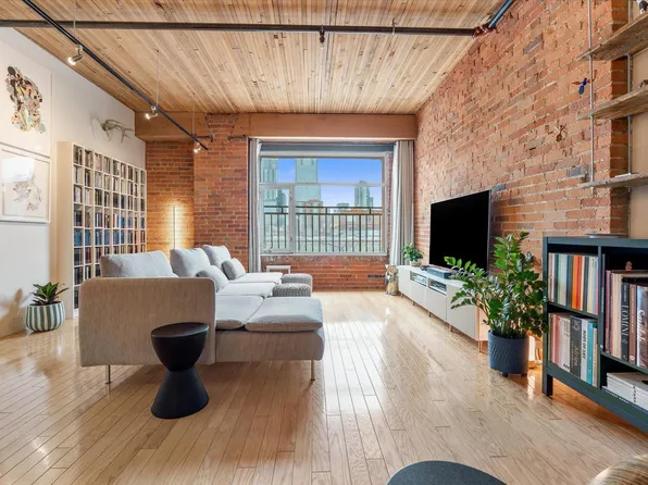 10301 109th St NW #310, Edmonton, AB T5J 1N4