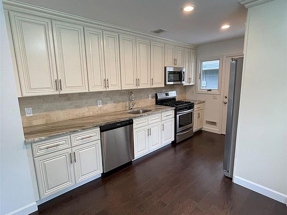 2nd image of 5 Fruitwood Lane