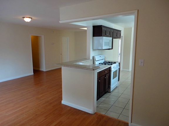 5th image of 12123 Gard Ave