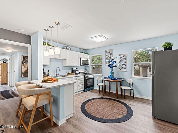 4th image of 10264 SWARTHMORE Drive