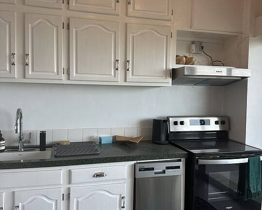 5th image of 999 N Doheny Dr APT 305