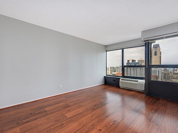 4th image of 30 E Huron St APT 2308