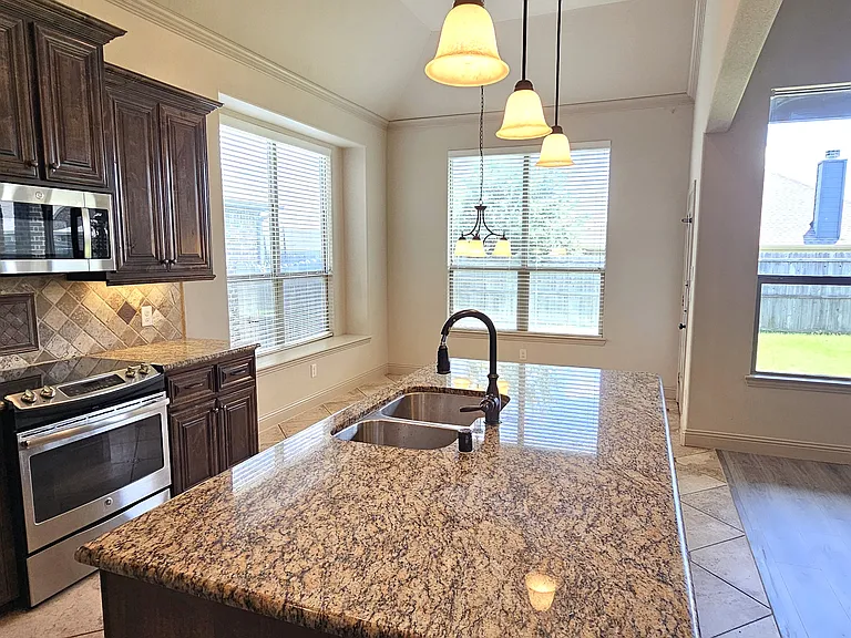 944 Lake Meadow Ln — Photo 5