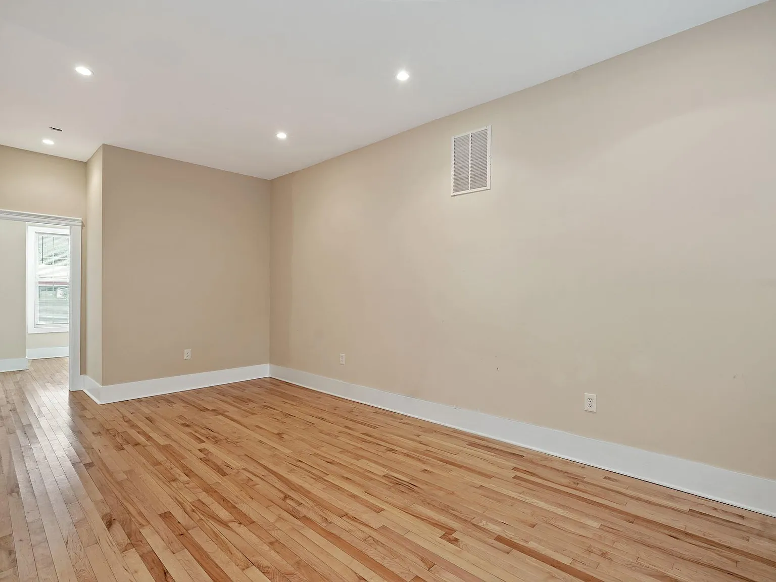 3 bed, $2,950 — Photo 4