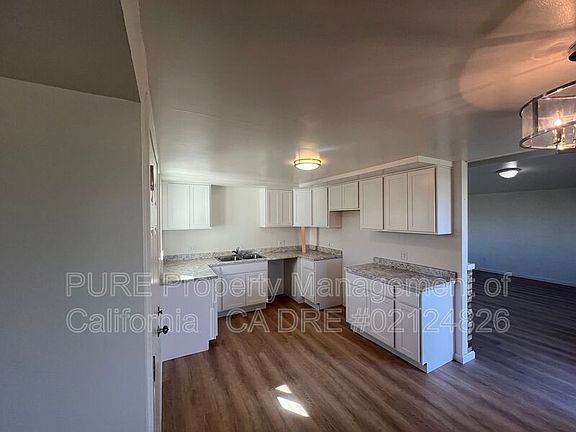 3rd image of 279 Garrett Dr