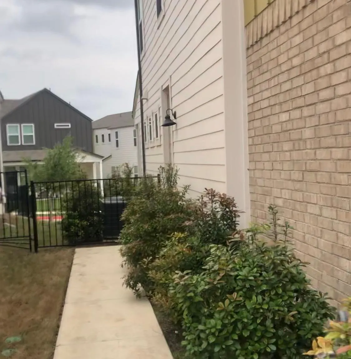 3 bed, 2.5 bath, 1771 sqft, $2,375 — Photo 3