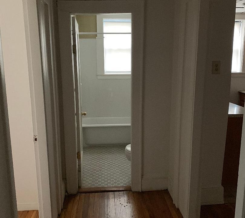 2nd image of 33 Maple St