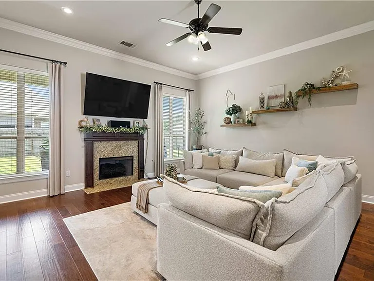 400 Walter Ln — Photo 4