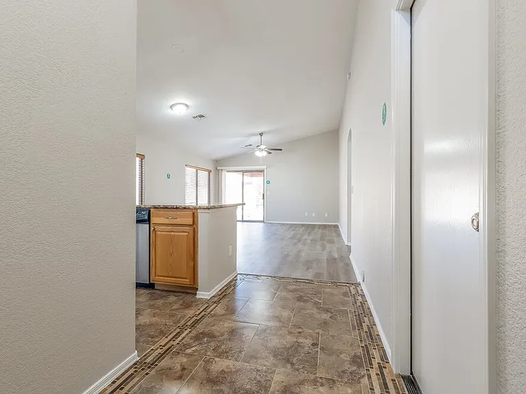 3834 E Longhorn Dr — Photo 3