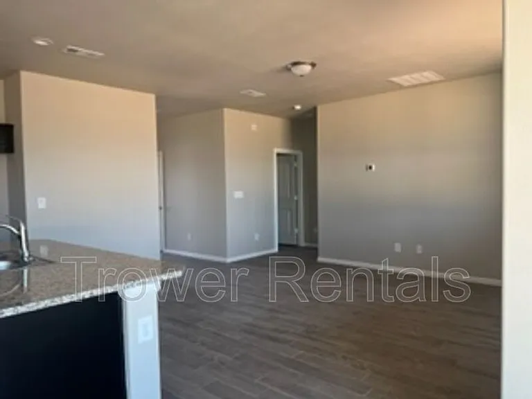 1902 Twin Falls Dr — Photo 10