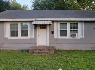 1003 E Hiller St #B, Victoria, TX 77901