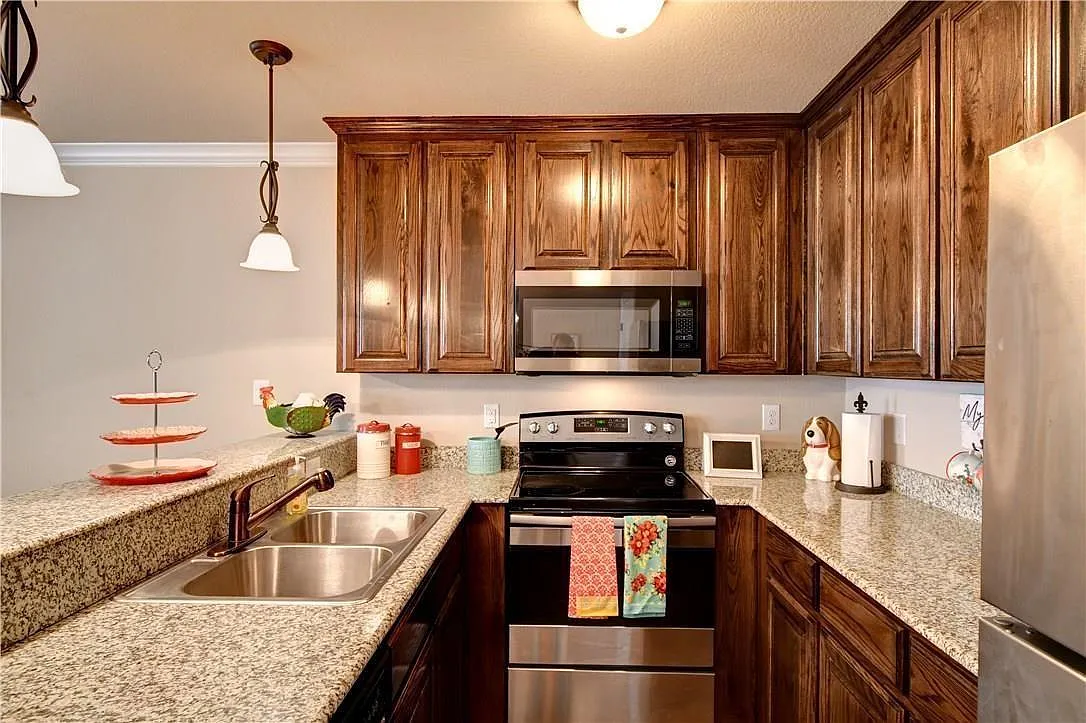 3 bed, 1375 sqft, $725 — Photo 2