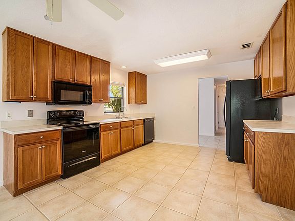 5th image of 2921 Flora St
