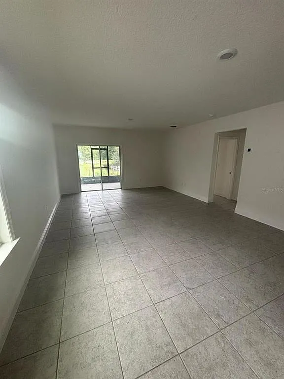 3 bed, 2.0 bath, 1680 sqft, $2,300 — Photo 2