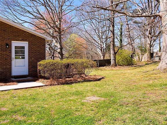 5th image of 302 Mountain Brook Dr