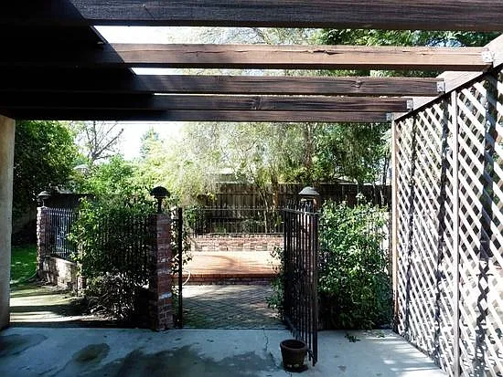5723 Stansbury Ave — Photo 16