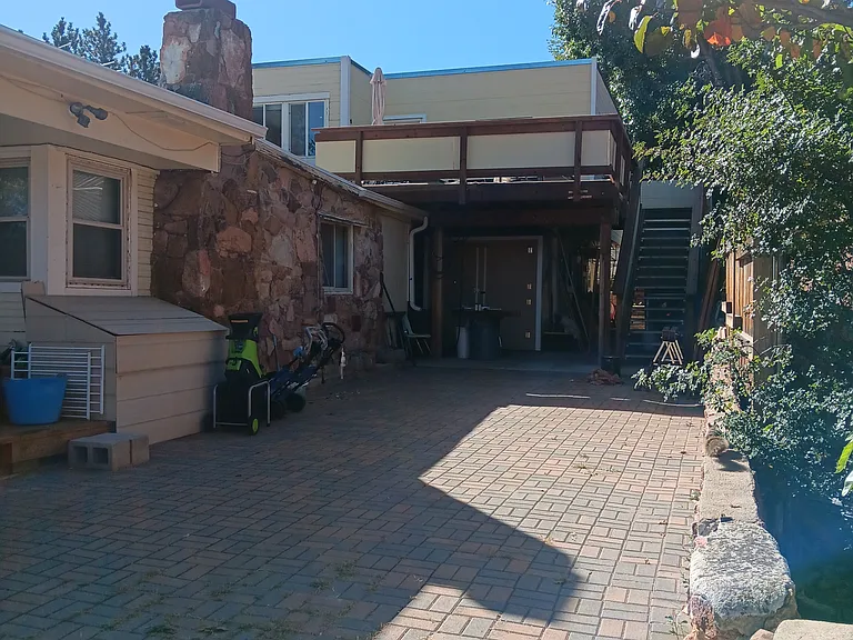 Apartment location on the 2nd story.