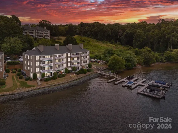 7340 Lakefront Dr Unit 4, Charlotte, NC 28278