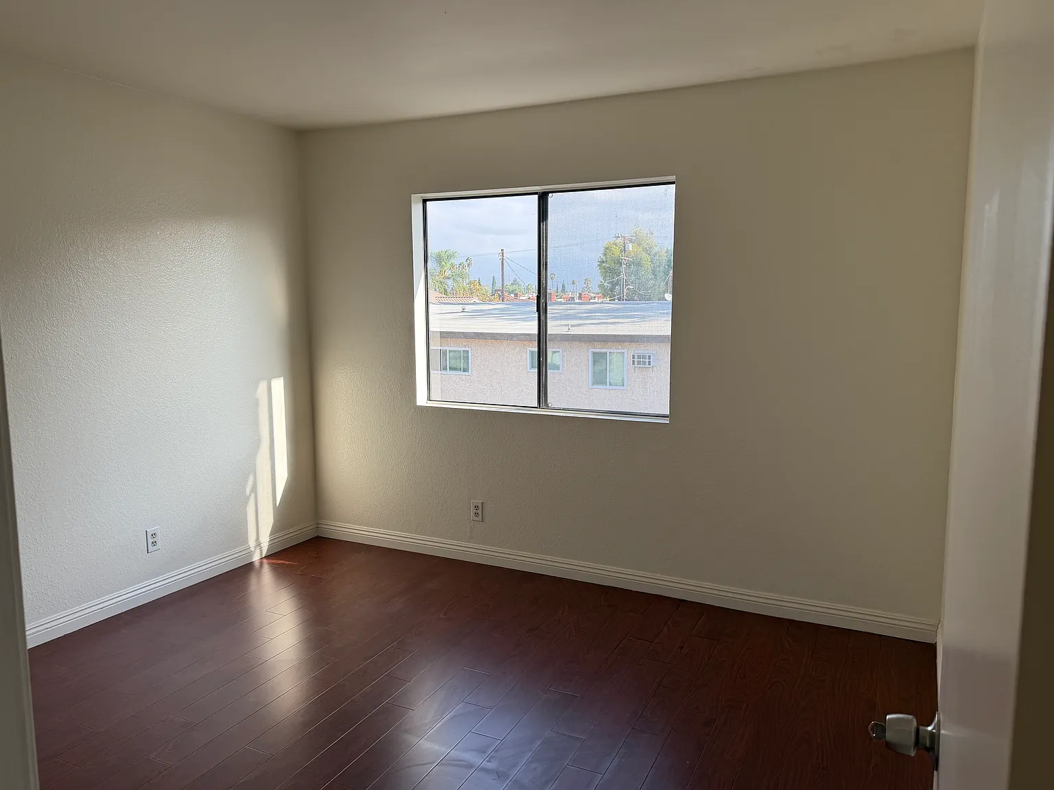 3 bed, 1226 sqft, $2,950 — Photo 3