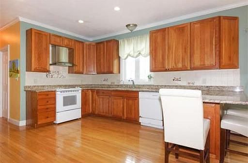 4th image of 35 Hemlock Dr