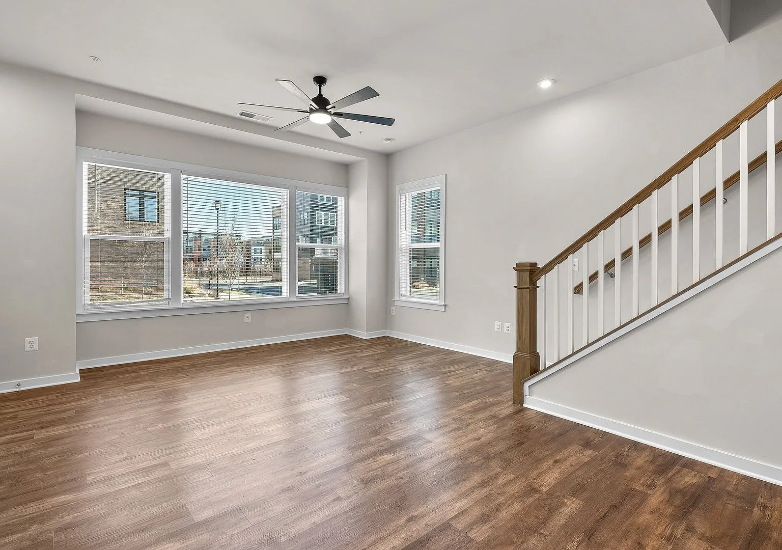 3BD/2.5BA - Derwood Townhouse Condo - Attached 1 Car Garage — Photo 4