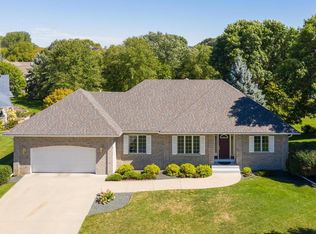 228 Interlachen Ln NW, Rochester, MN 55901