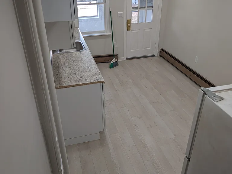 21 W Carroll St — Photo 4