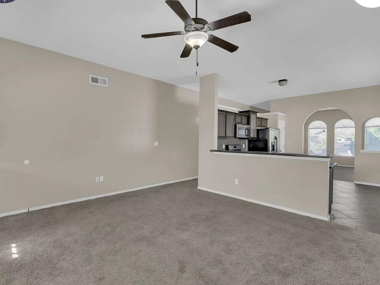 3 bed, 1648 sqft, $1,665 — Photo 2