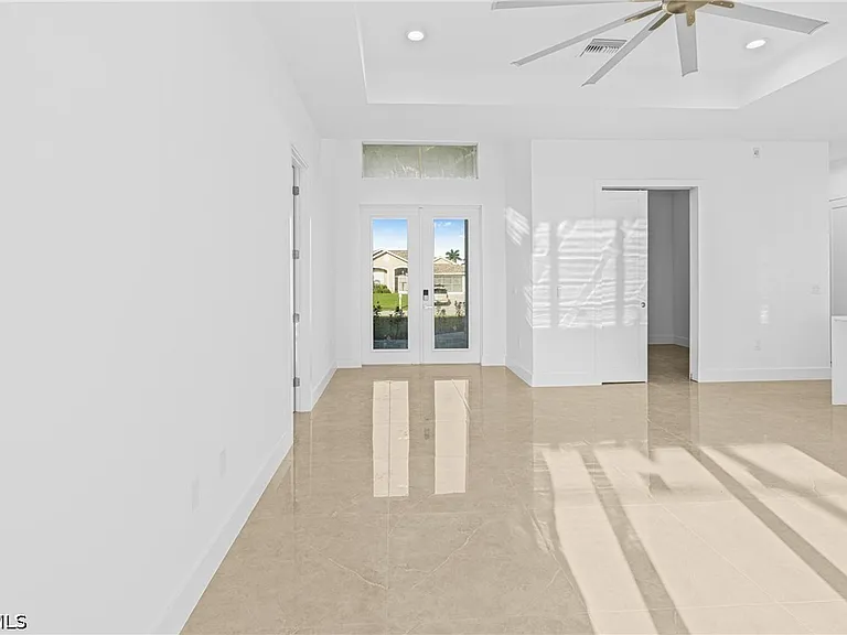 821 NW 37th Pl — Photo 7