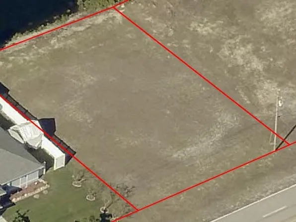 301 Wilmington Pkwy, Cape Coral, FL 33993