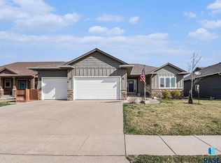 6332 S Badlands Ct, Sioux Falls, SD 57108