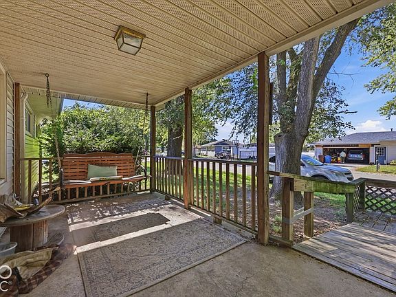 4th image of 1694 Cardinal Ln