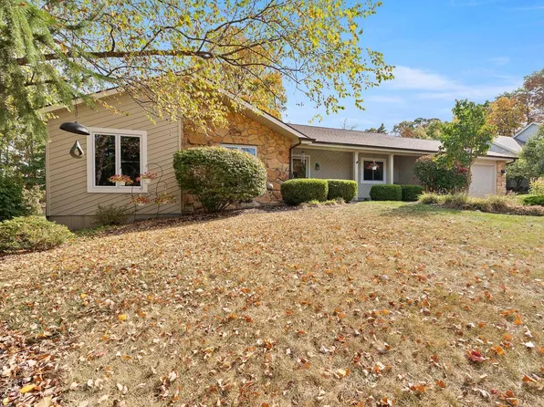 1909 Timberlake Trl, Fort Wayne, IN 46804