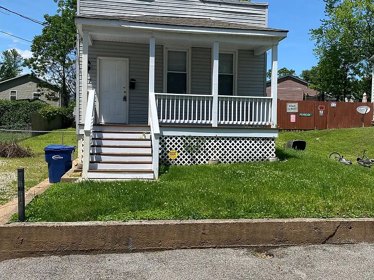 127 E Holden Ave — Photo 1