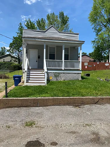 127 E Holden Ave Photo 1