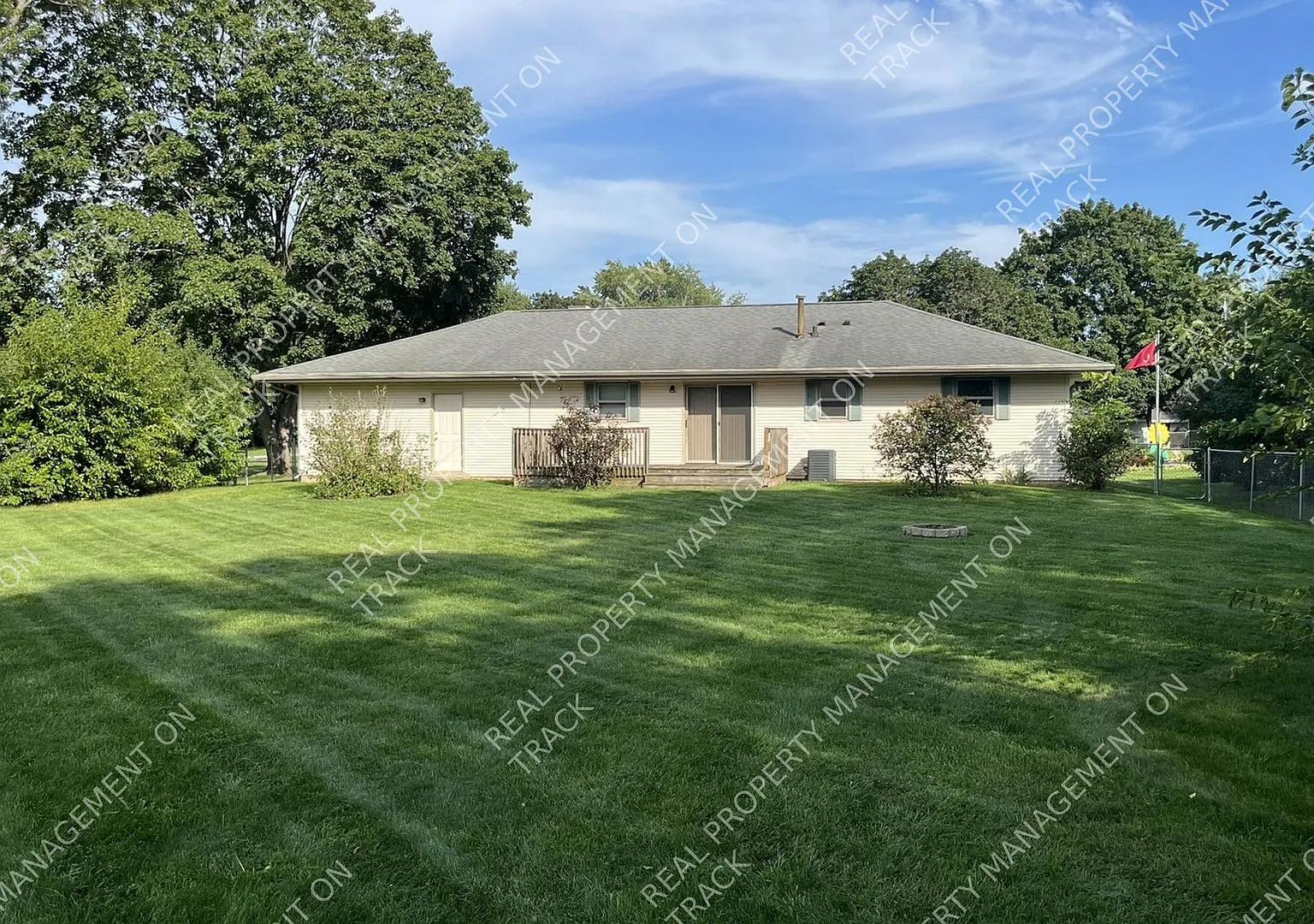 Updated 3Bed/2Bath Ranch in Machesney Park — Photo 2