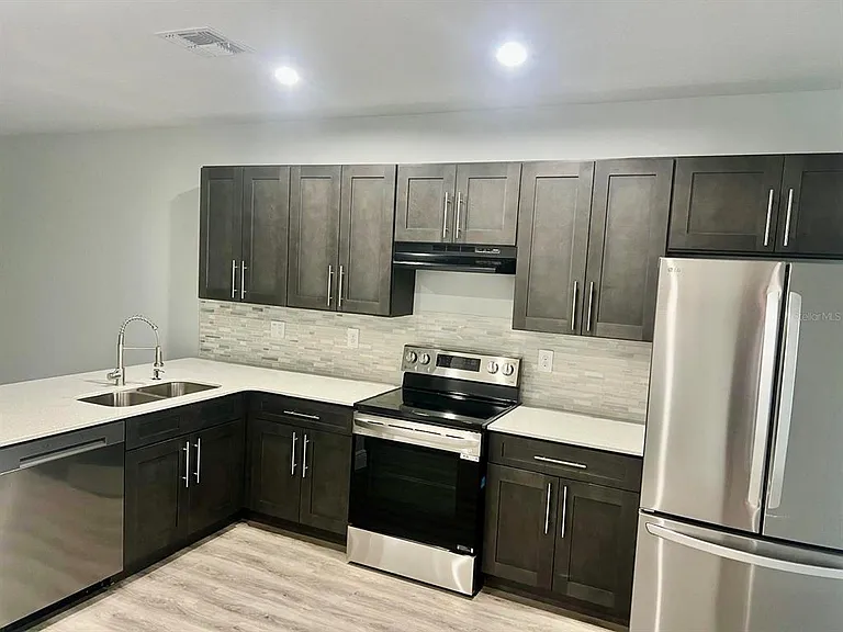 519 Blackbird Ln — Photo 3