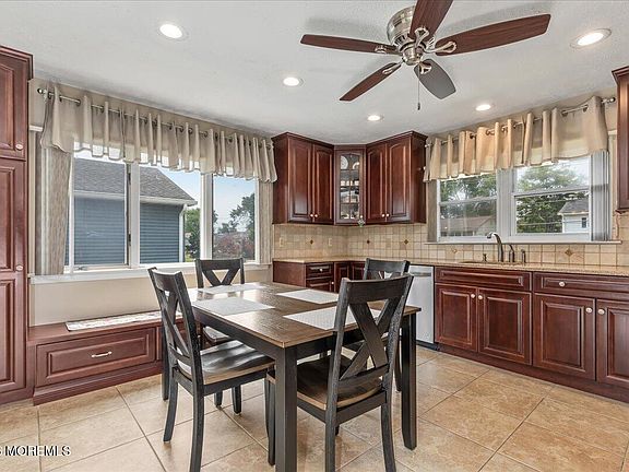 3rd image of 47 Cresci Boulevard