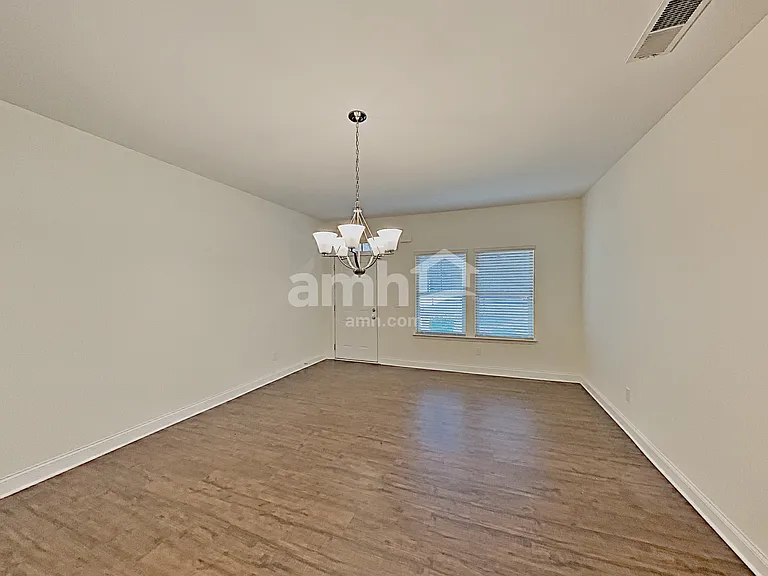 411 Pearson Cir — Photo 10
