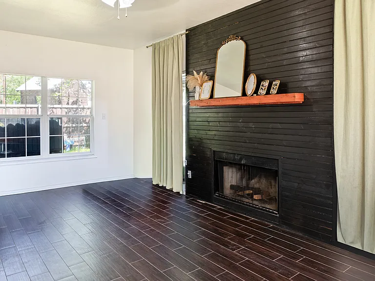 487 S Waco St — Photo 7