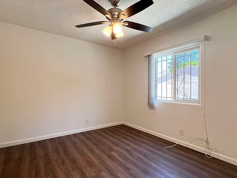 2540 S Barrington Ave #6 — Photo 23