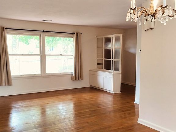 3rd image of 1042 Bluebonnet Dr