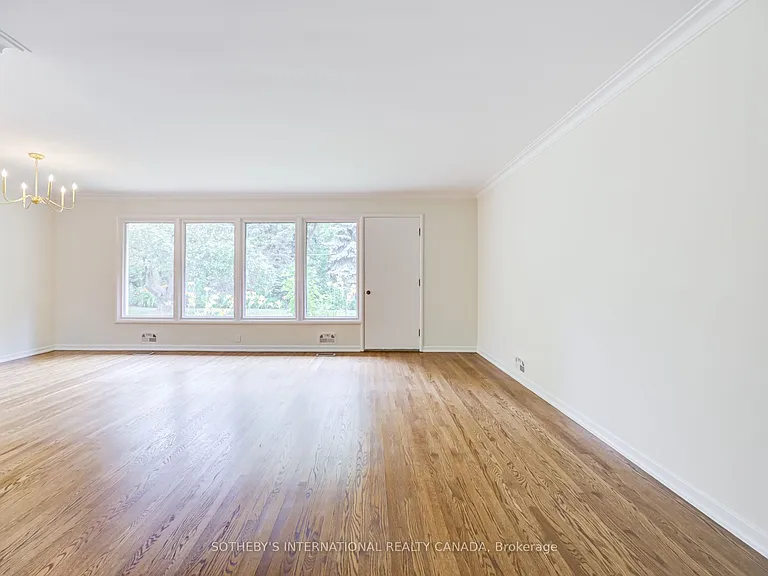 25 Abinger Cres — Photo 8