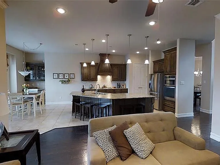 2537 Roseville Dr — Photo 12