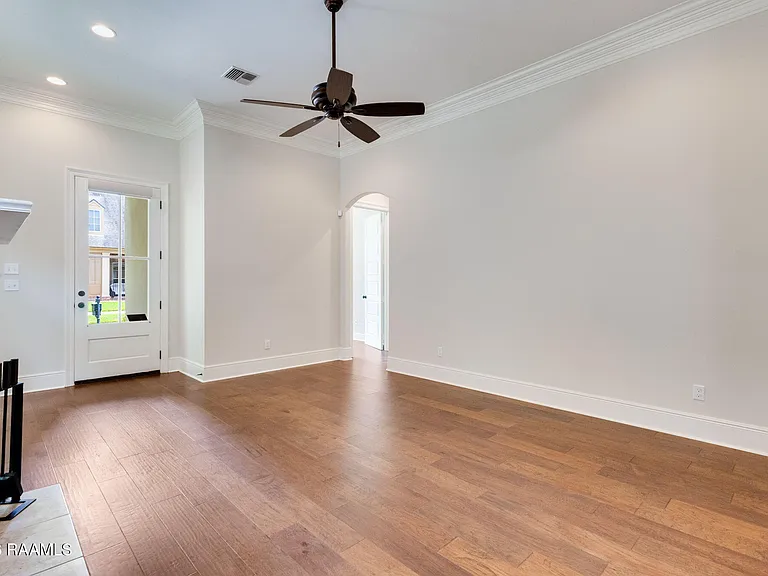 405 S Montauban Dr — Photo 8