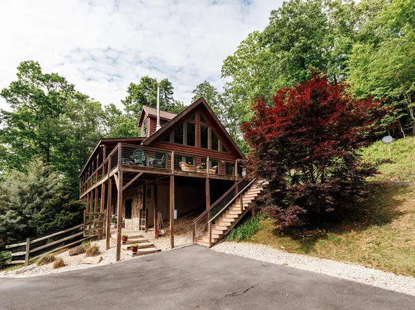 273 Caddis Ln, Warm Springs, VA 24484